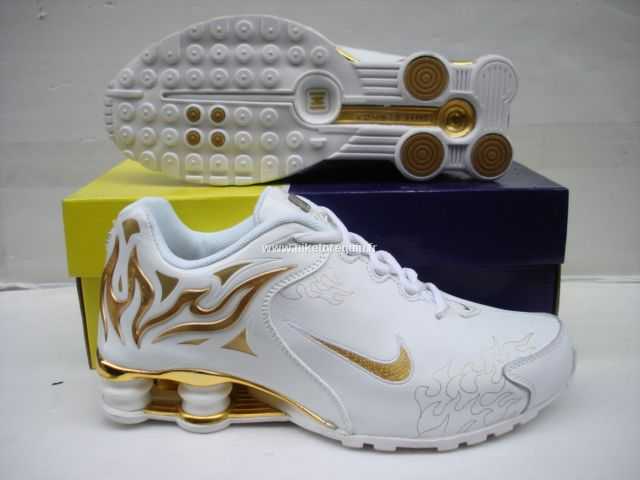 Actuelle D Or Et Blanc Nike Nike Shox R4